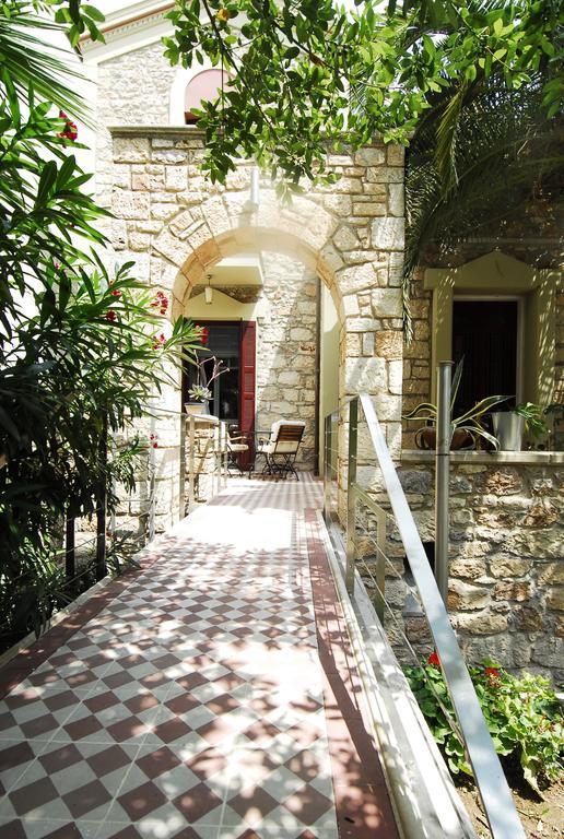 Central Athens Period House With Pool Villa Eksteriør billede